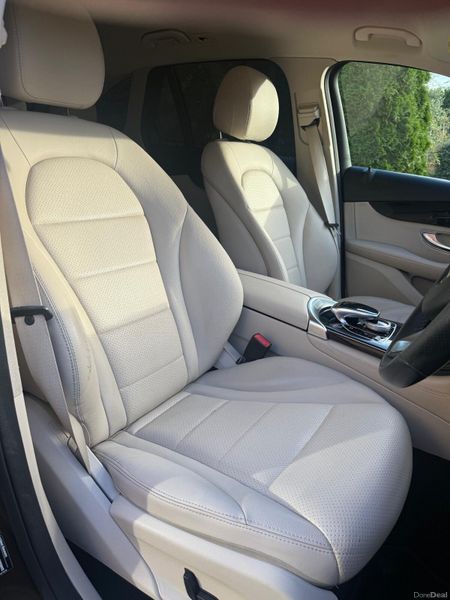 Immaculate 2018 Mercedes-Benz GLC220d 4Matic! 400914789