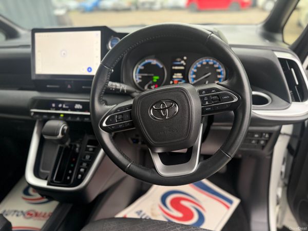 Toyota Noah 2023 **8 Seater** 400920395