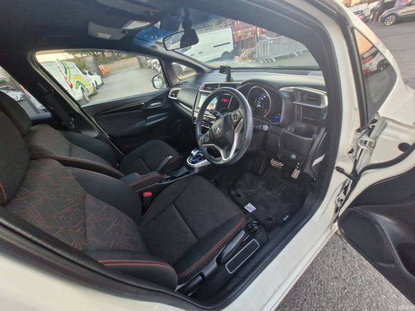 2014 Honda Fit 1.5L Hybrid Sports Edtion Low Miles 401081397
