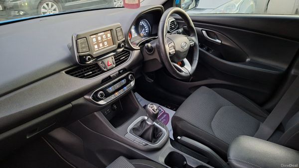 2017 HYUNDAI  i30 1.4 DELUXE 401081471
