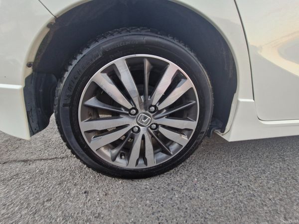 2014 Honda Fit 1.5L Hybrid Sports Edtion Low Miles 401081405