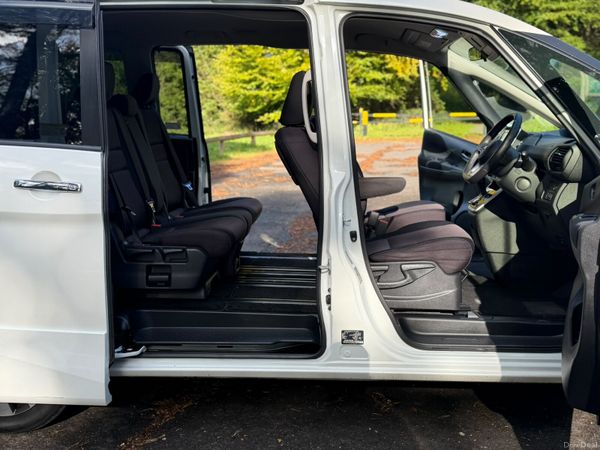 STUNNING 181 Nissan Serena 8 seater remote start 401030291