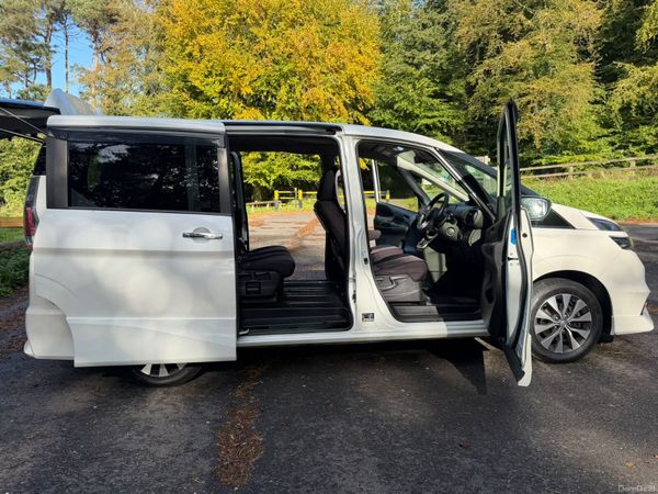 STUNNING 181 Nissan Serena 8 seater remote start 401030295