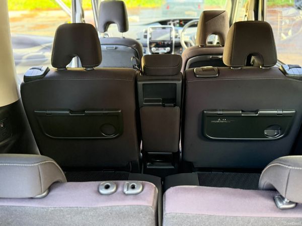 STUNNING 181 Nissan Serena 8 seater remote start 401030305