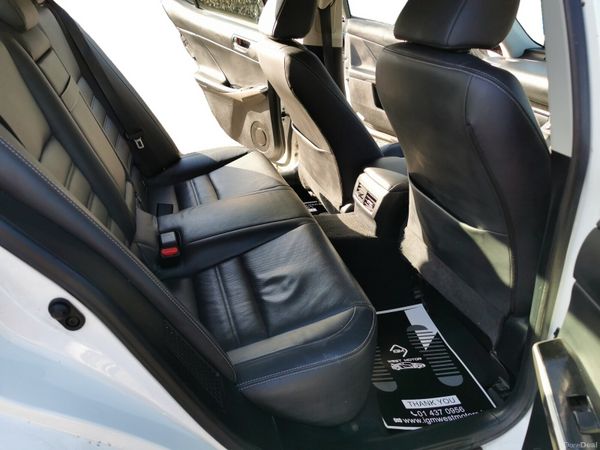 Lexus IS 2015 2.5 Hybrid 401184099