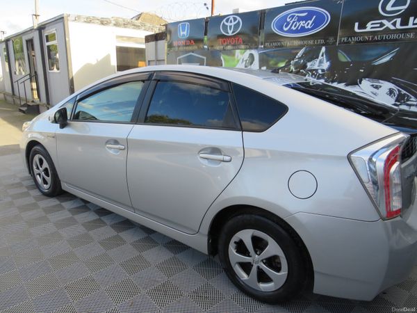 Toyota Prius 2015 HYBRID PETROL NCTD 8/27 401132021
