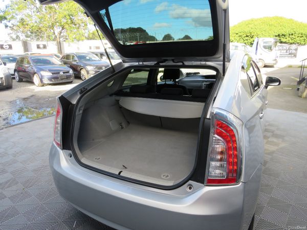 Toyota Prius 2015 HYBRID PETROL NCTD 8/27 401132023