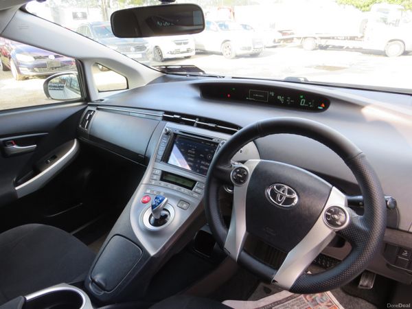 Toyota Prius 2015 HYBRID PETROL NCTD 8/27 401132029