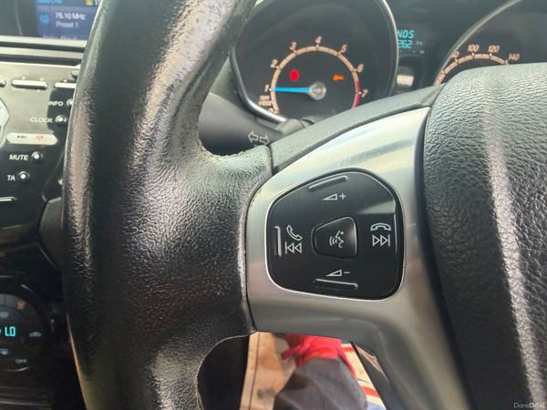 Ford fiesta **2015** 401482979