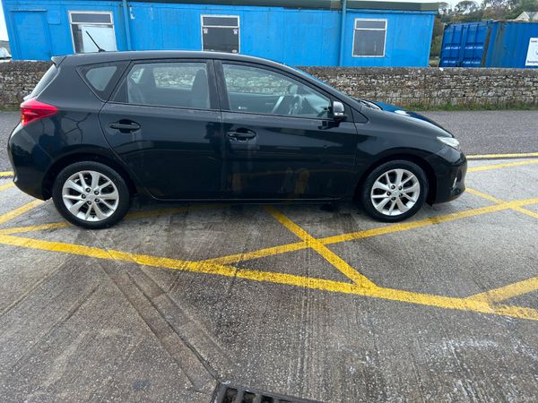 Toyota Auris 2014 401507615