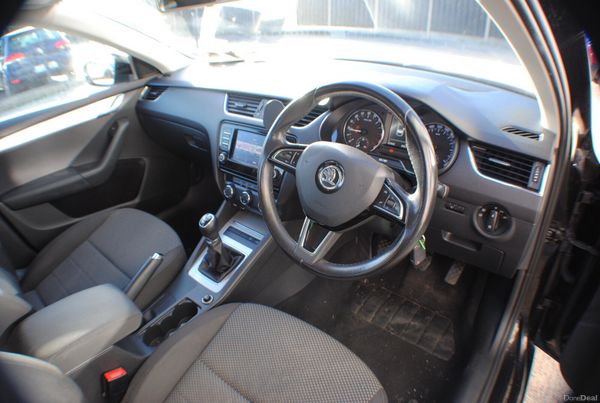 Skoda Octavia 1.6L 4DR SALOON 2016 401518135
