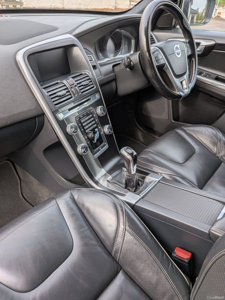Volvo XC60 R-Design/FULL SERVICE HISTORY/NEW NCT 401960635