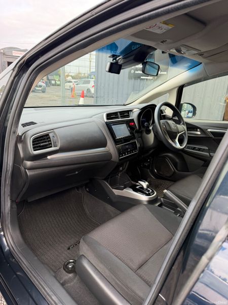 Honda Fit Hybrid Automatic 402045197