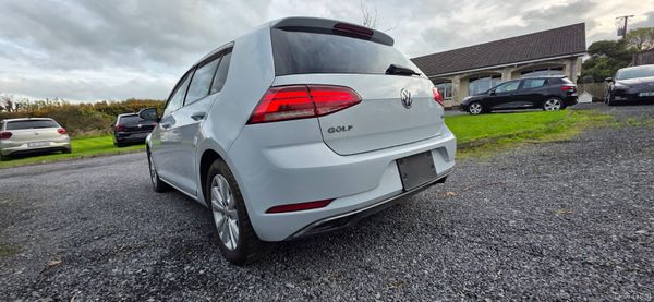 172 golf auto mk7.5. 33k km. 402048317