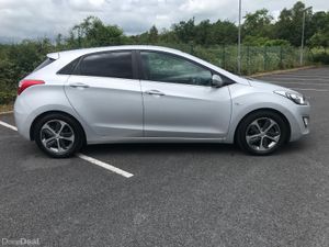 2015 HYUNDAI I301.6 CRDI SE BLUEDRIVE  AUTOMATIC - Image 2