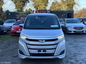 182 Toyota Voxy Hybrid Power Door - Image 3