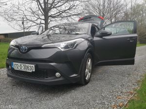 Toyota C-HR 2017 /1 OWNERm F. S. Hist. Finance Ava - Image 2
