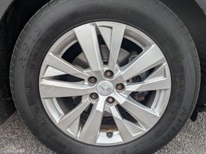 Peugeot 5008 1.2 PureTech 7 Seater - Image 3