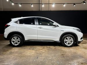 Honda Vezel HYBRID 1.5L AUTOMATIC - CRUISE CONTROL - Image 3