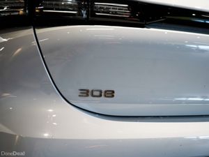 2024 Peugeot 308 Allure 1.5 HDi Auto 130 MY24.2 - Image 4