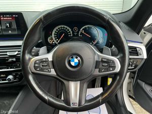BMW 5-Series 523d M-SPORT 2.0 AUTO // HEADS-UP DIS - Image 4