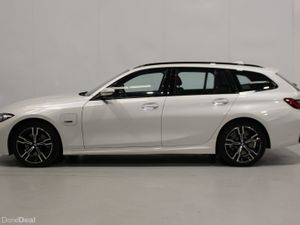 BMW 3-Series 2022 330E M SPORT TOURING LCI - Image 4