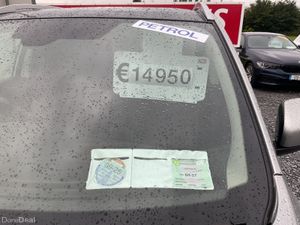 NISSAN QASHQAI 1.3 PETROL PANORAMIC ROOF SAT NAV - Image 4