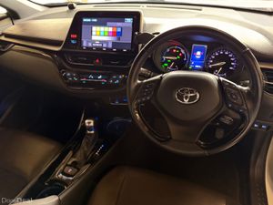 Toyota C-HR 2017 Self charging hybrid with WARRANT - Image 2