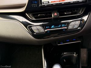 Toyota C-HR 2017 Self charging hybrid with WARRANT - Image 4