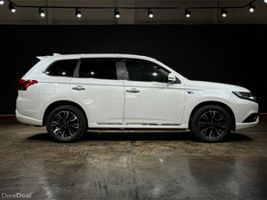 Mitsubishi Outlander PHEV PLUG IN HYBRID SUV - BLA - Image 3