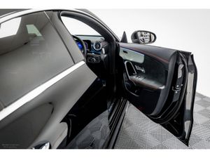 Mercedes-Benz CLA 250E AMG Line Executive PHEV Aut - Image 2