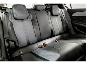 Peugeot 308 E-Allure 54kWh Auto 155HP includes Pro - Image 4