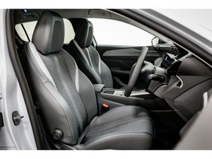 Peugeot 308 E-Allure 54kWh Auto 155HP includes Pro - Image 3
