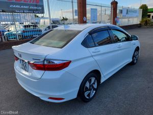 (6Mts warranty) 1.5 Hybrid Automatic Honda Grace - Image 4