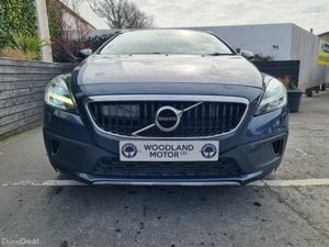 Volvo V40 2.0D4 CROSS COUNTRY / HIGH SPEC / LOW MI - Image 4