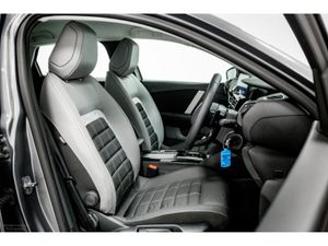 Citroen C4 X PLUS Hybrid Auto 145HP - Image 3
