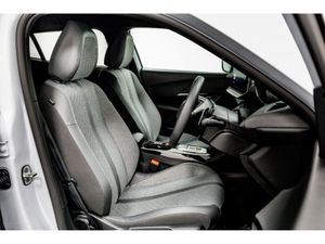 Peugeot 2008 Allure Hybrid Auto 145HP - Image 3