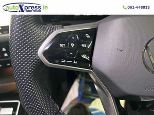 Volkswagen Golf ETSI R-Line Platinum Edition, Auto - Image 4