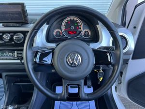 Volkswagen up! 1.0 AUTO // HEATED SEATS // CRUISE - Image 4