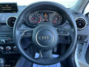 Audi A1 SPORTBACK 1.0 TFSI AUTO // FULL SERVICE HI - Image 4