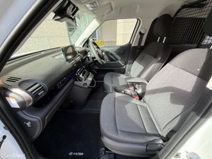 Hyundai INSTER COMMERICAL ( VAN) Elegance 360km's - Image 3