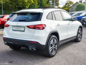 Mercedes-Benz GLA 180d Progressive Pan Roof Night - Image 3