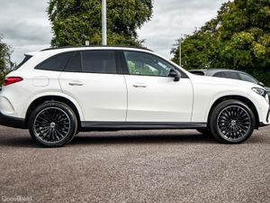 Mercedes-Benz GLC 300e AMG Urban 4Matic Night Pack - Image 4