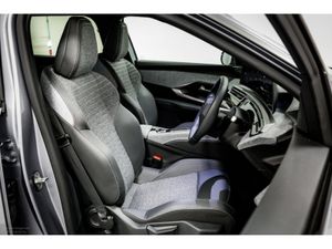 Peugeot 5008 Allure HYBRID Auto 145HP - 7 Seats - Image 4