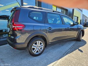 Dacia Jogger TCE 110 Comfort 7 Seater - Image 4
