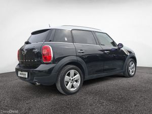 Mini Cooper D Crossover Automatic - Image 3