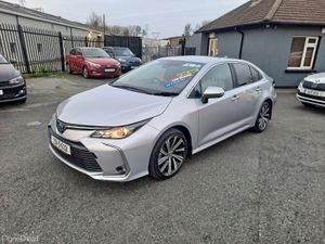 Toyota Corolla VERY LOW KMS  HYBRID LUNA SPORT 4DR - Image 4