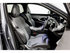 Peugeot 5008 Allure HYBRID Auto 145HP - 7 Seats - Image 3