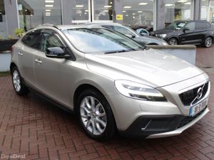 2.0D4 CROSS COUNTRT EDITION 5DR HATCHBACK AUTO // - Image 2