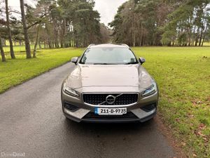 Volvo V60 2021 AWD Cross Country - Image 2
